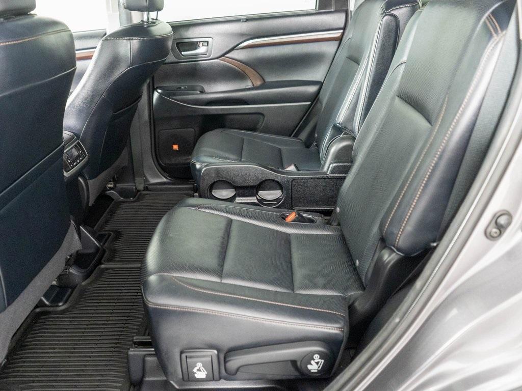 used 2015 Toyota Highlander car, priced at $13,244