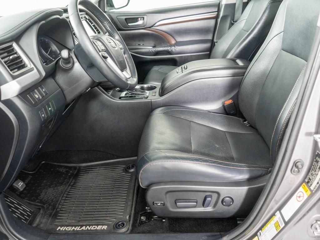 used 2015 Toyota Highlander car, priced at $13,244