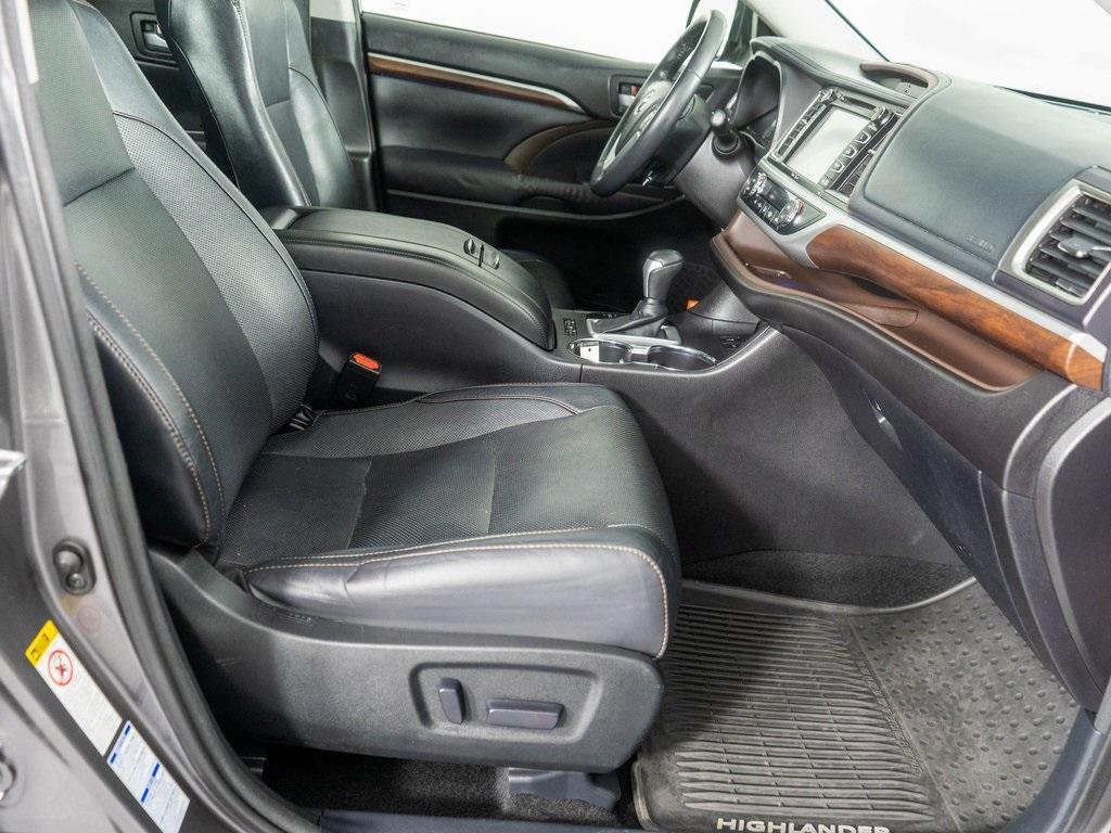 used 2015 Toyota Highlander car, priced at $13,244