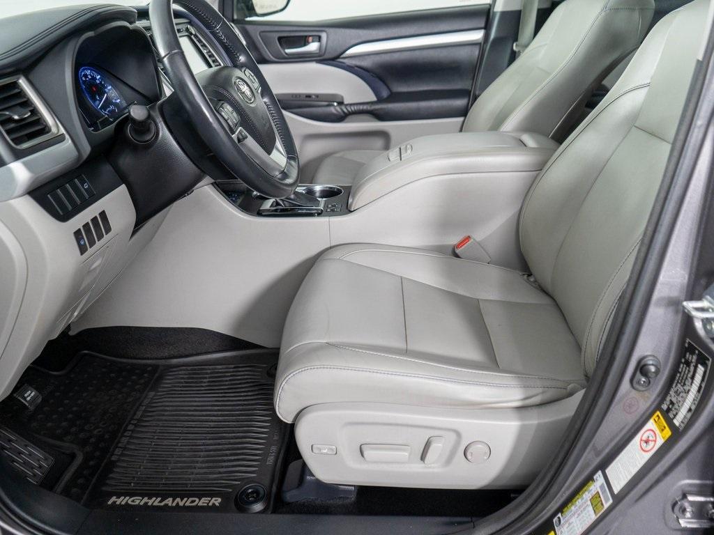 used 2015 Toyota Highlander car, priced at $16,995