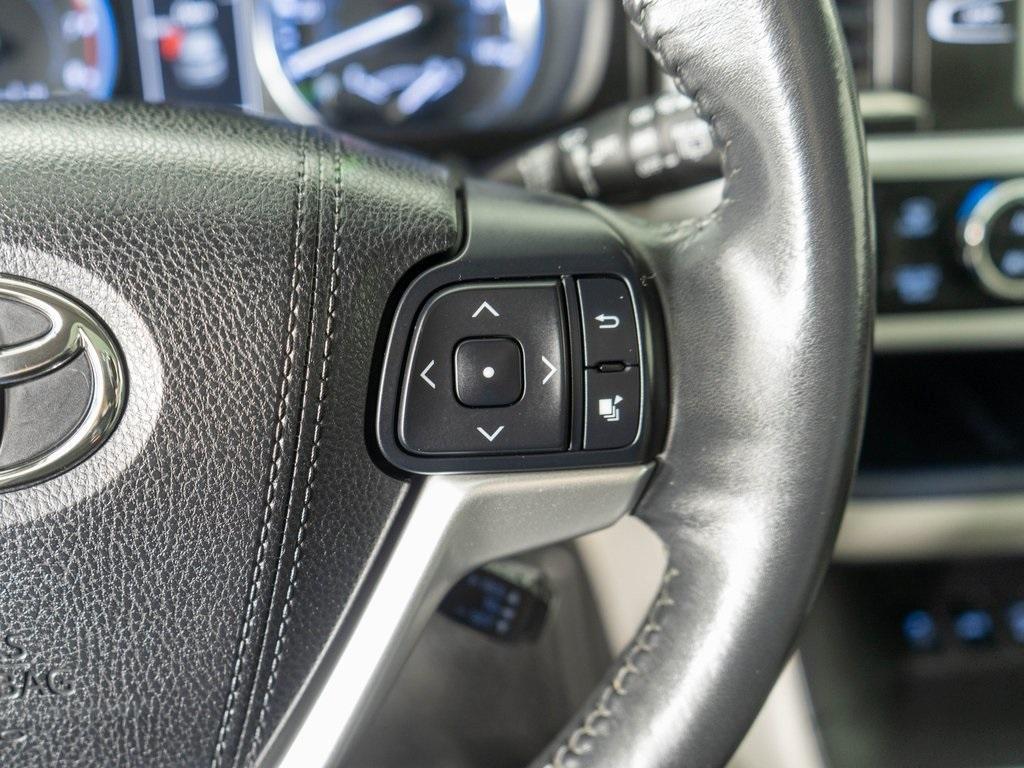 used 2015 Toyota Highlander car, priced at $16,995