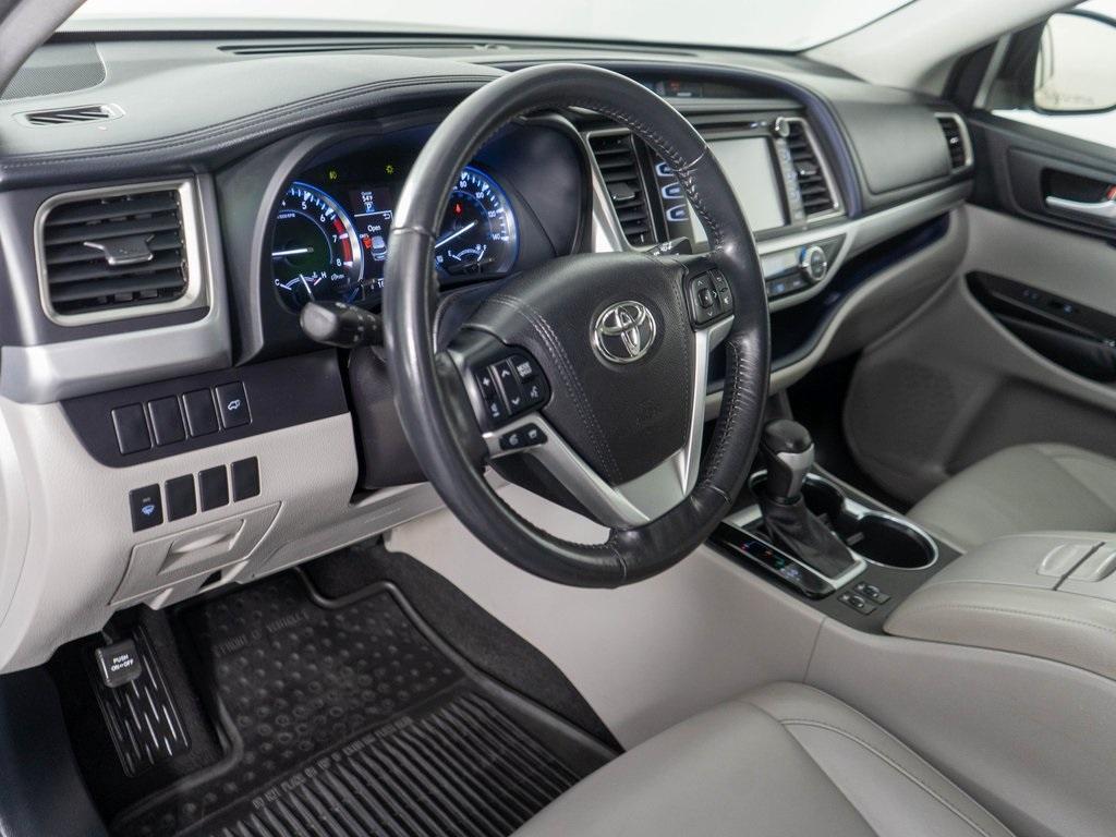 used 2015 Toyota Highlander car, priced at $16,995