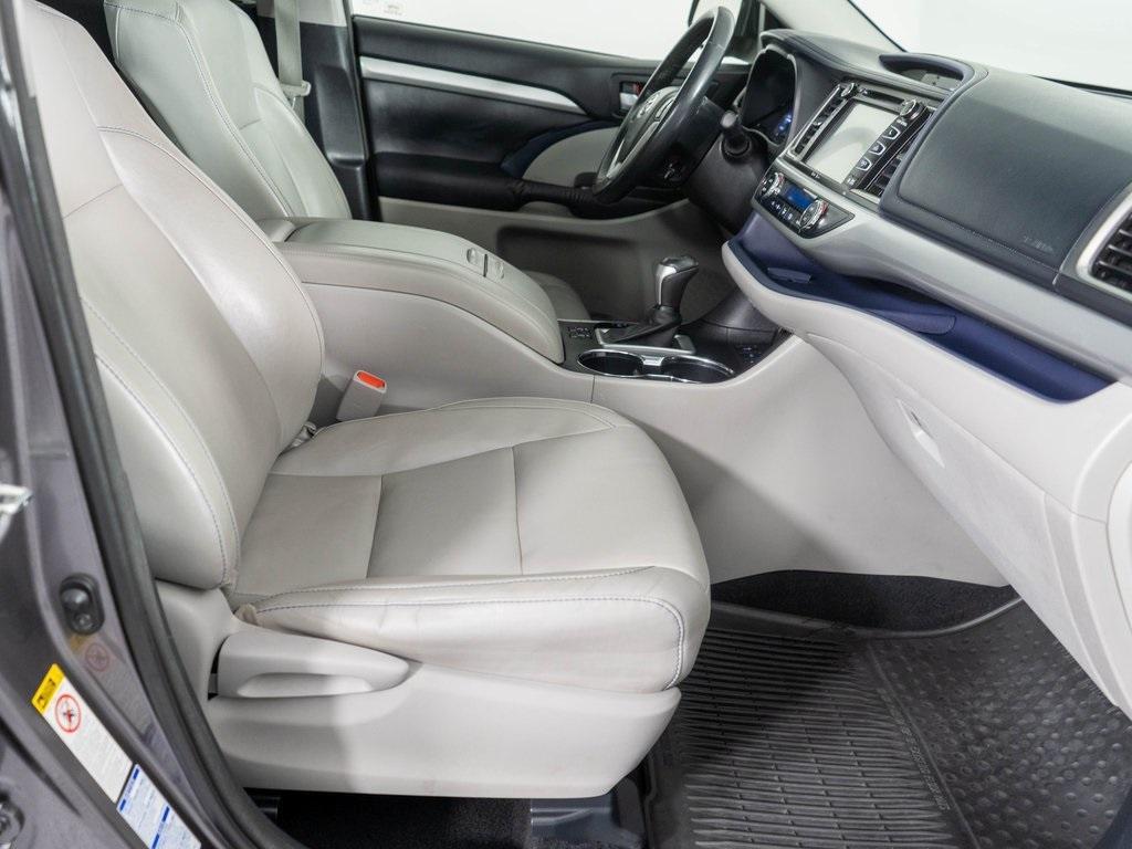 used 2015 Toyota Highlander car, priced at $16,995