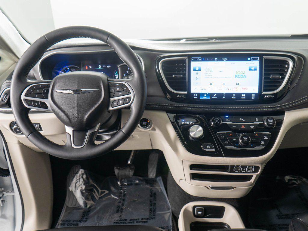 used 2024 Chrysler Pacifica Hybrid car, priced at $27,457