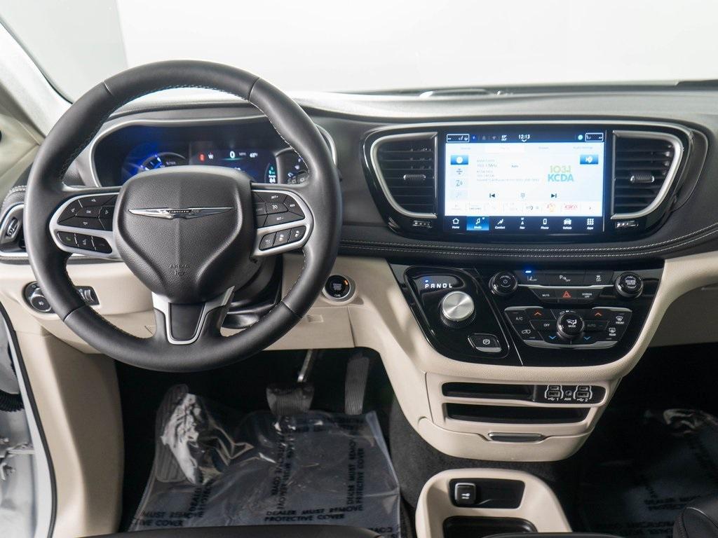 used 2024 Chrysler Pacifica Hybrid car, priced at $27,995