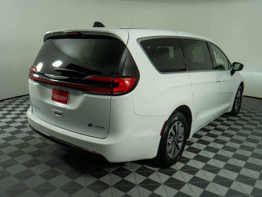 used 2024 Chrysler Pacifica Hybrid car, priced at $27,457