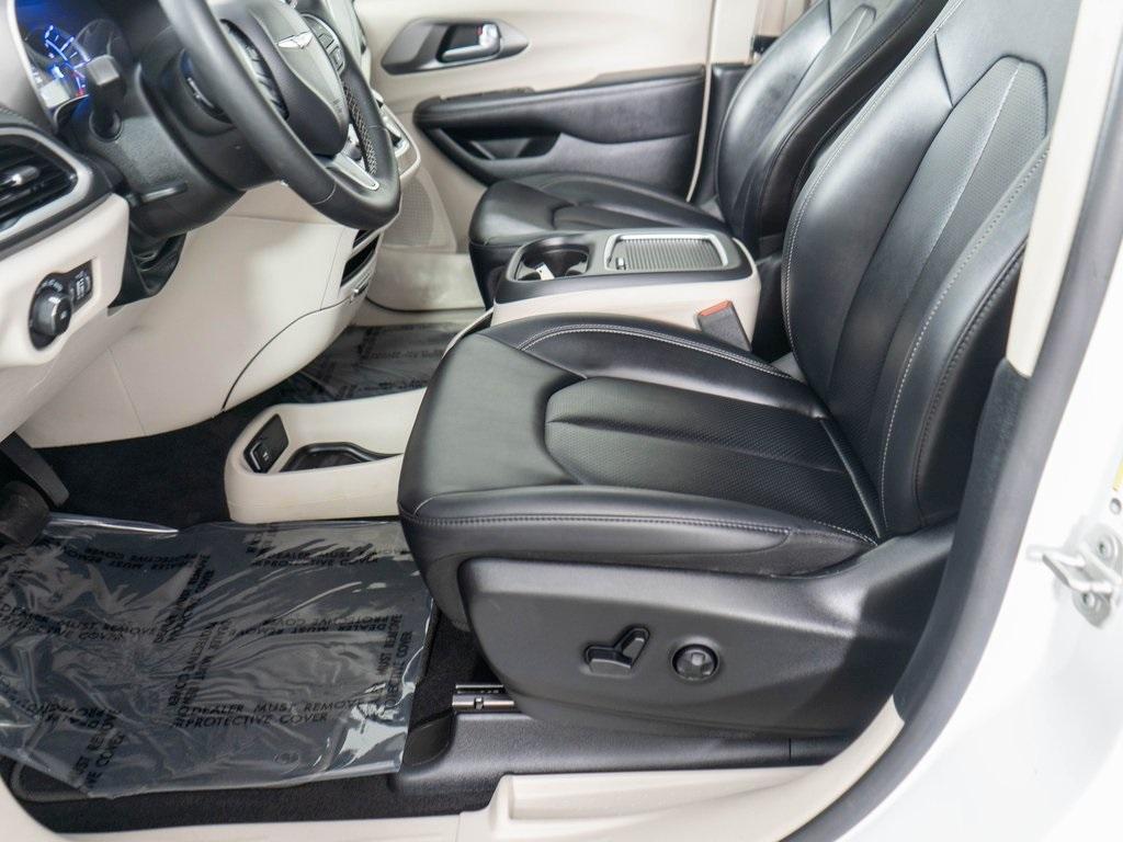 used 2024 Chrysler Pacifica Hybrid car, priced at $27,995