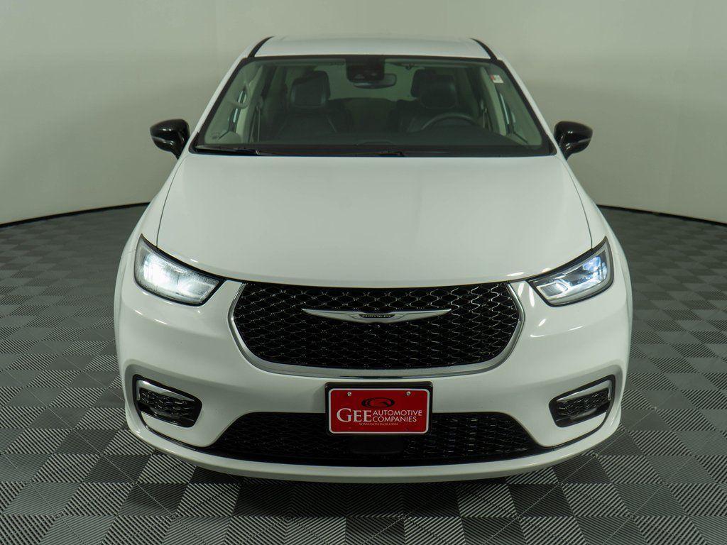 used 2024 Chrysler Pacifica Hybrid car, priced at $27,457