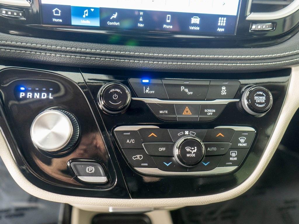 used 2024 Chrysler Pacifica Hybrid car, priced at $27,995