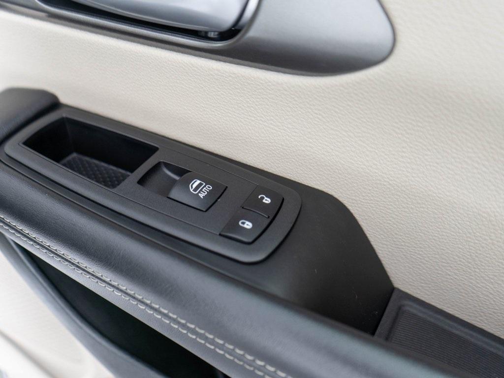 used 2024 Chrysler Pacifica Hybrid car, priced at $27,995