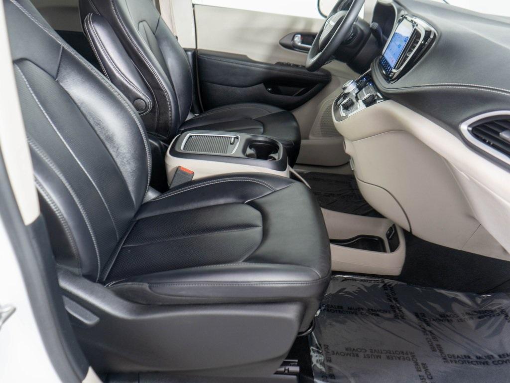 used 2024 Chrysler Pacifica Hybrid car, priced at $27,995