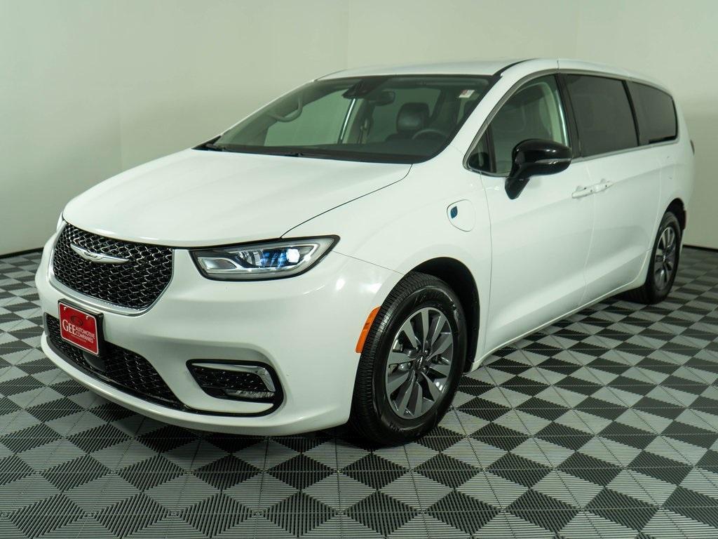 used 2024 Chrysler Pacifica Hybrid car, priced at $27,995