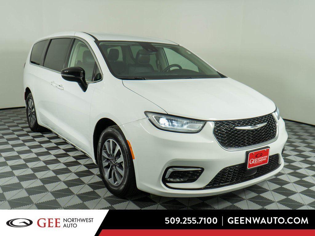 used 2024 Chrysler Pacifica Hybrid car, priced at $27,457