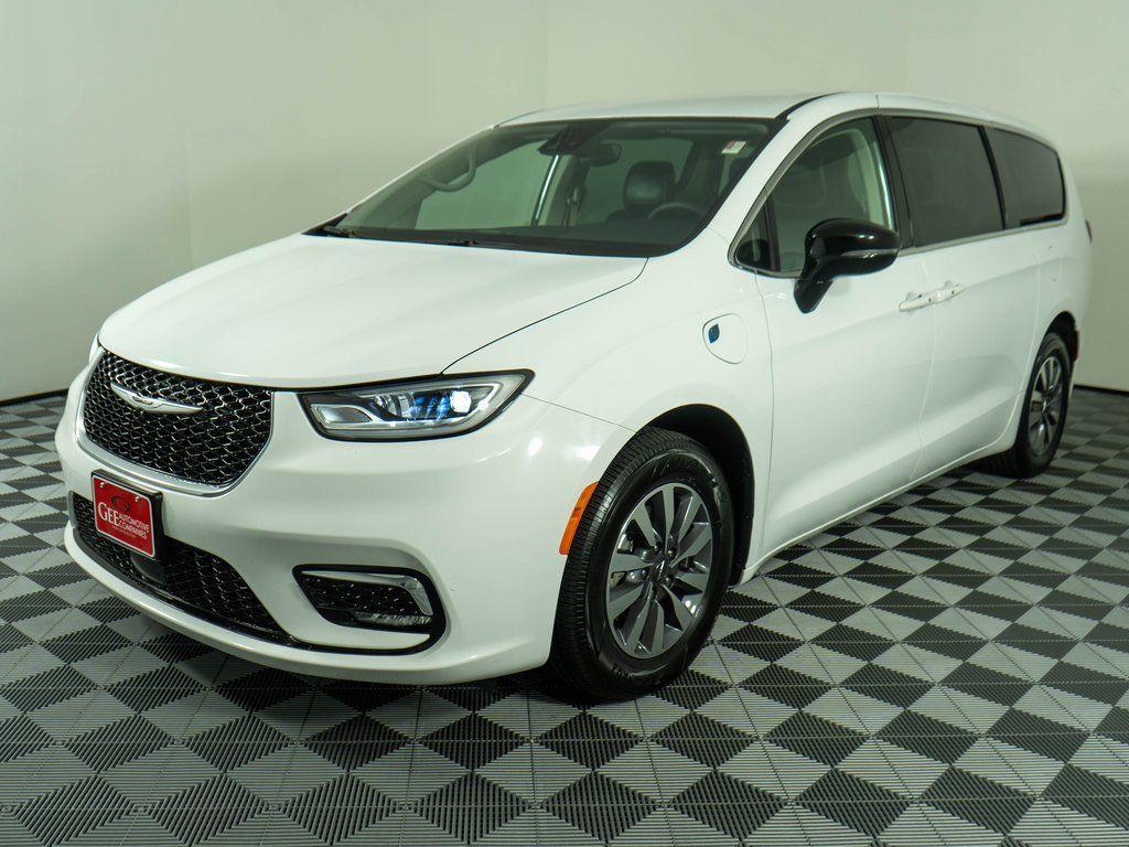 used 2024 Chrysler Pacifica Hybrid car, priced at $27,457