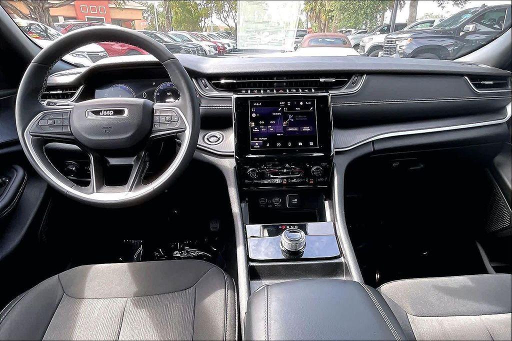 used 2025 Jeep Grand Cherokee car, priced at $34,820