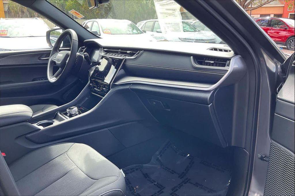 used 2025 Jeep Grand Cherokee car, priced at $34,820