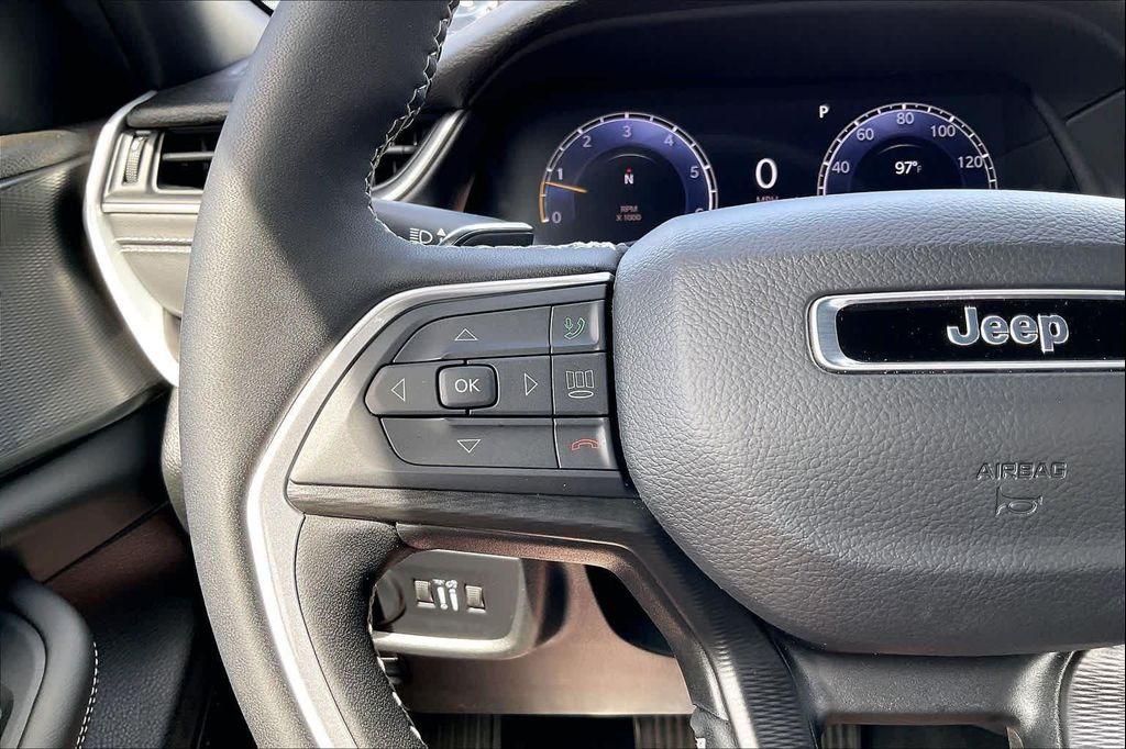 used 2025 Jeep Grand Cherokee car, priced at $34,820