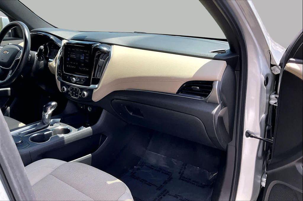 used 2022 Chevrolet Traverse car, priced at $24,940
