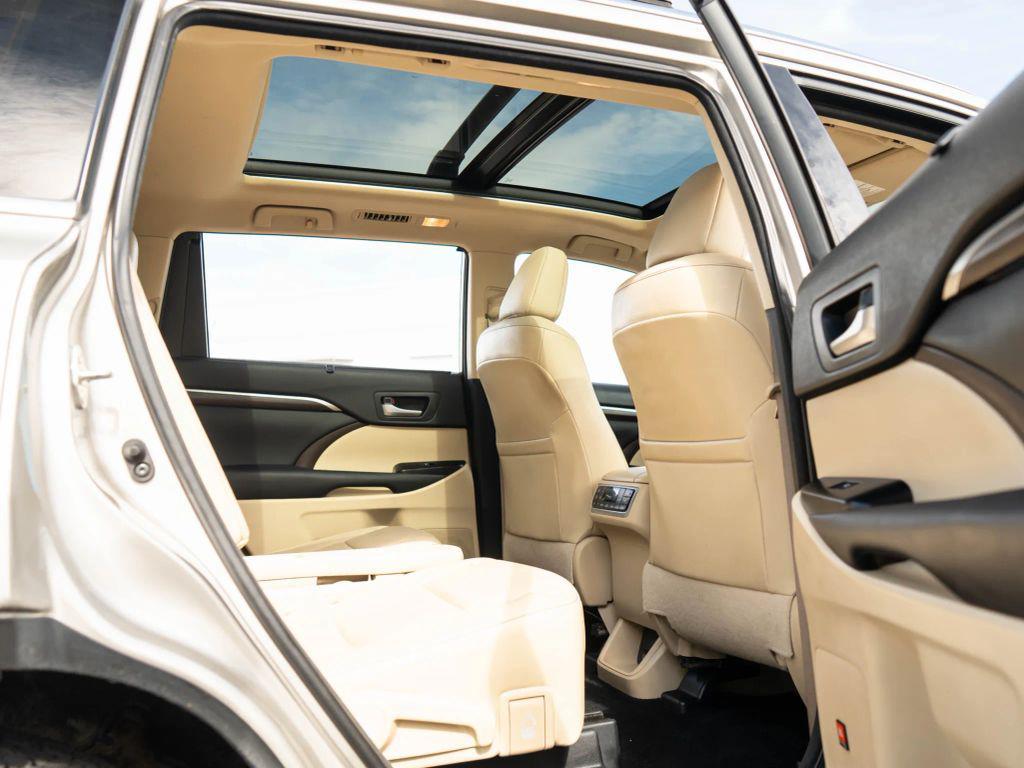 used 2014 Toyota Highlander car, priced at $13,995