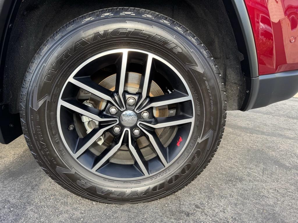 used 2018 Jeep Grand Cherokee car, priced at $15,520