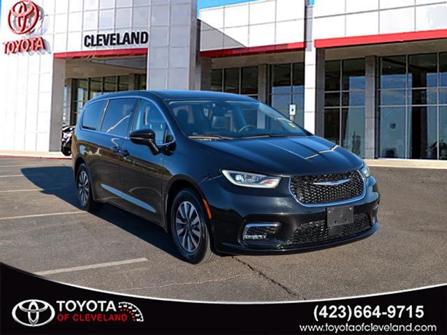used 2024 Chrysler Pacifica Hybrid car, priced at $30,991