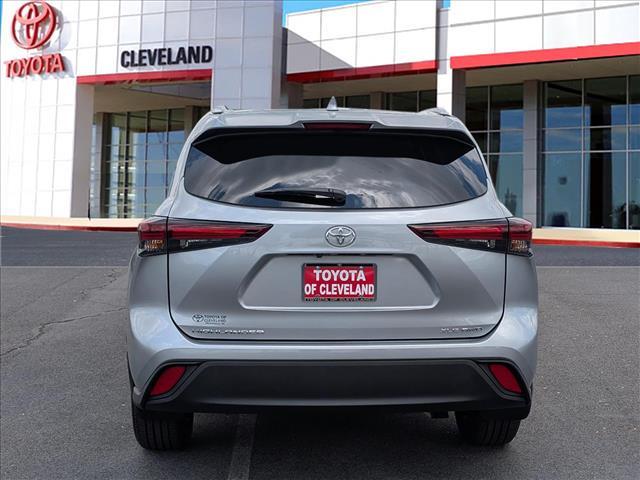 used 2024 Toyota Highlander car, priced at $43,894