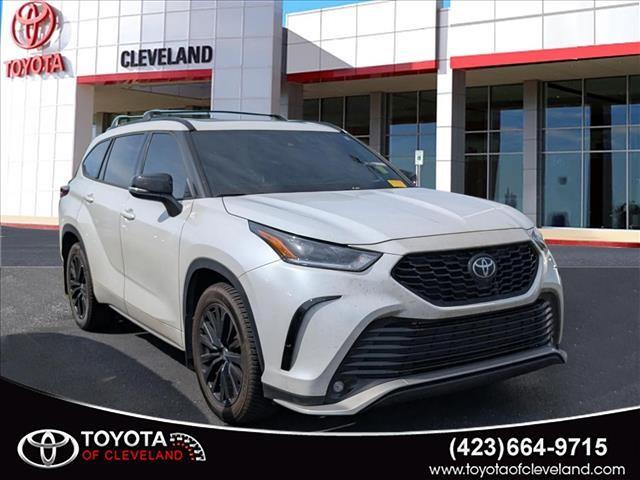 used 2025 Toyota Highlander car, priced at $44,991