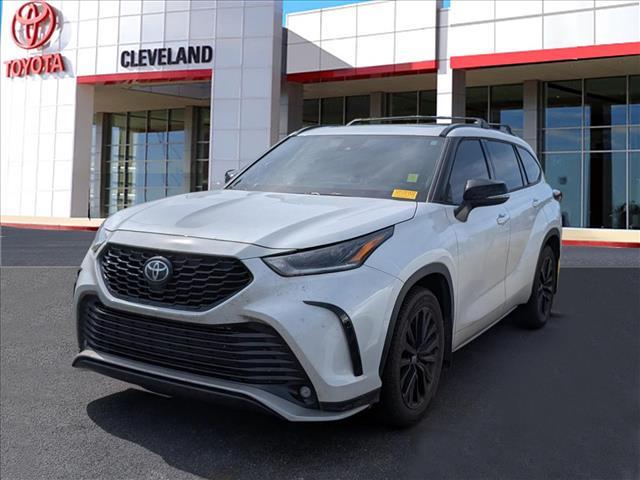 used 2025 Toyota Highlander car, priced at $44,991