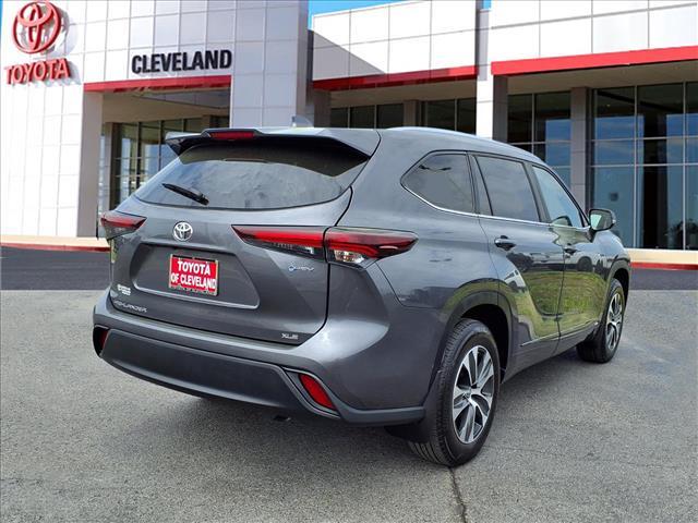 used 2025 Toyota Highlander Hybrid car, priced at $52,991