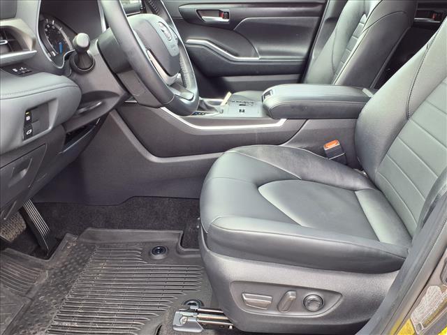used 2025 Toyota Highlander Hybrid car, priced at $52,991
