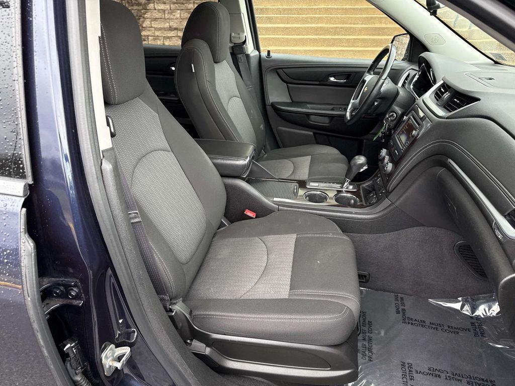 used 2015 Chevrolet Traverse car, priced at $7,000