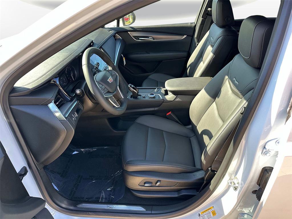 new 2025 Cadillac XT5 car, priced at $49,914