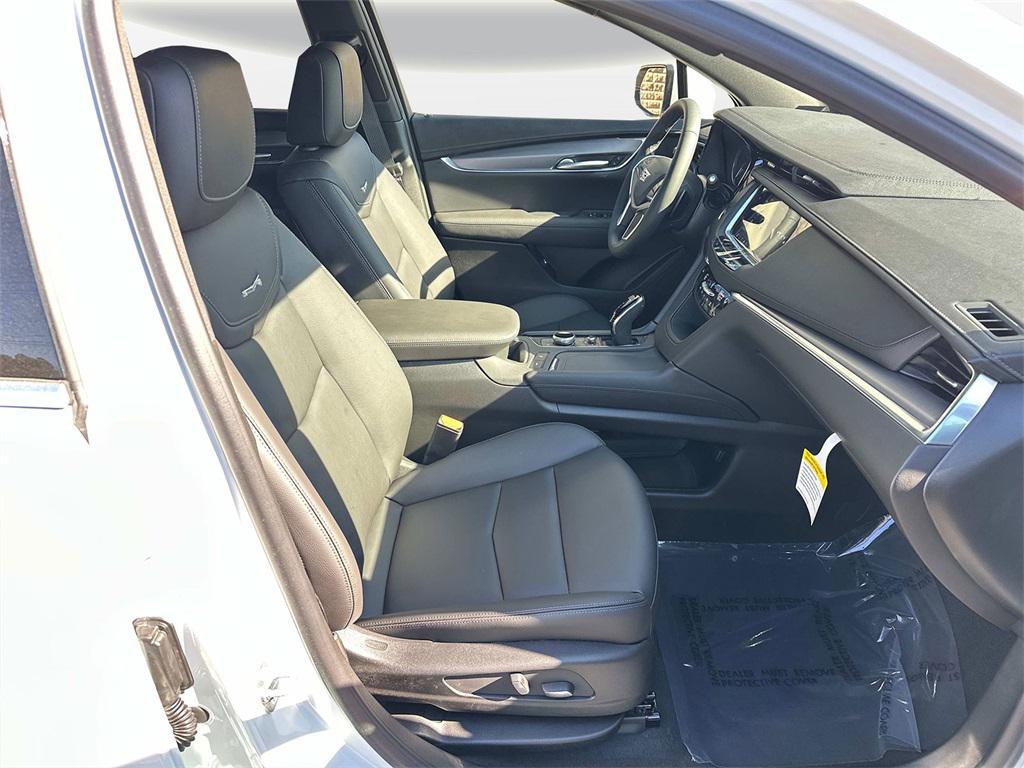 new 2025 Cadillac XT5 car, priced at $49,914