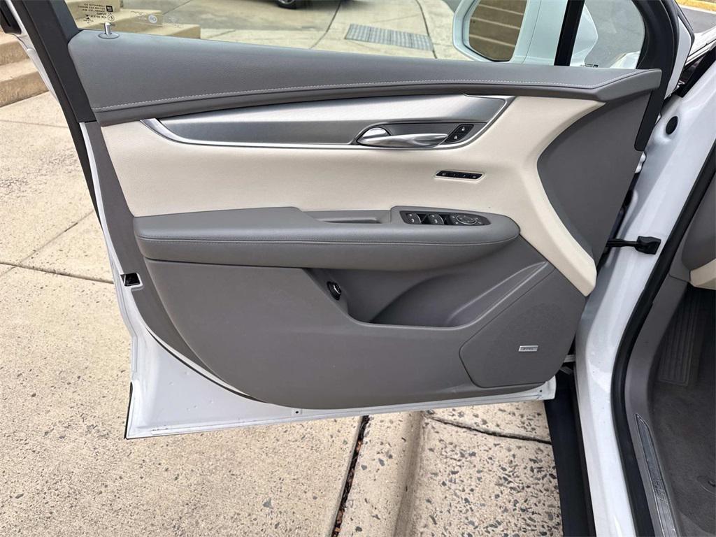 used 2017 Cadillac XT5 car, priced at $18,000