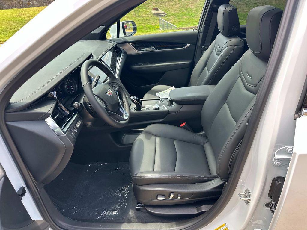 new 2025 Cadillac XT6 car, priced at $64,565