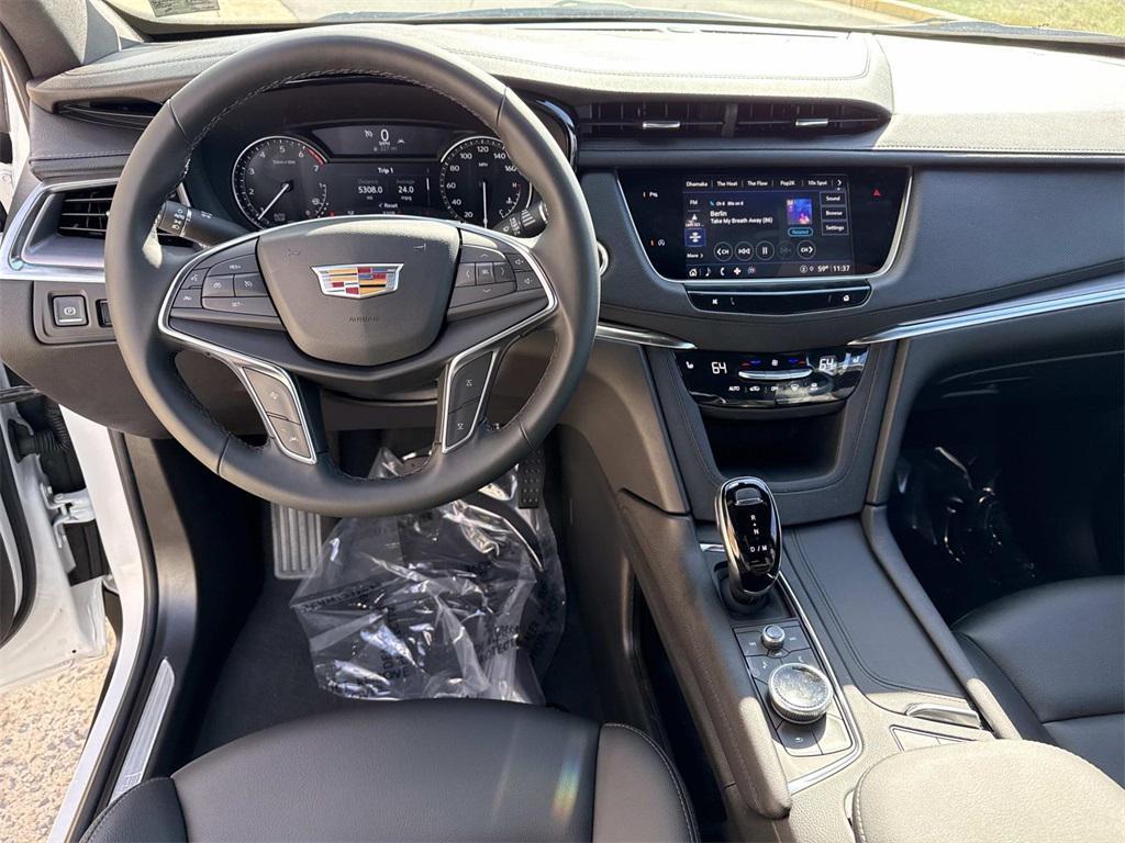 new 2025 Cadillac XT5 car, priced at $46,915