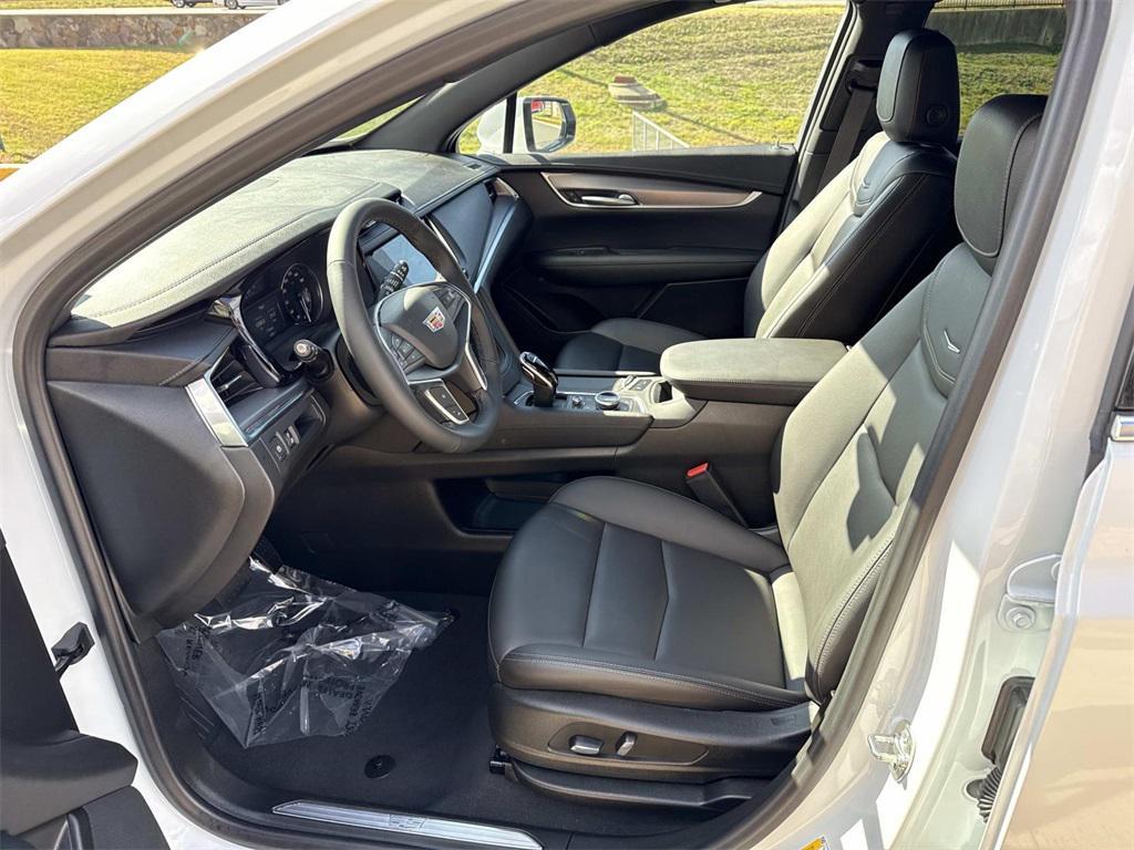 new 2025 Cadillac XT5 car, priced at $46,915