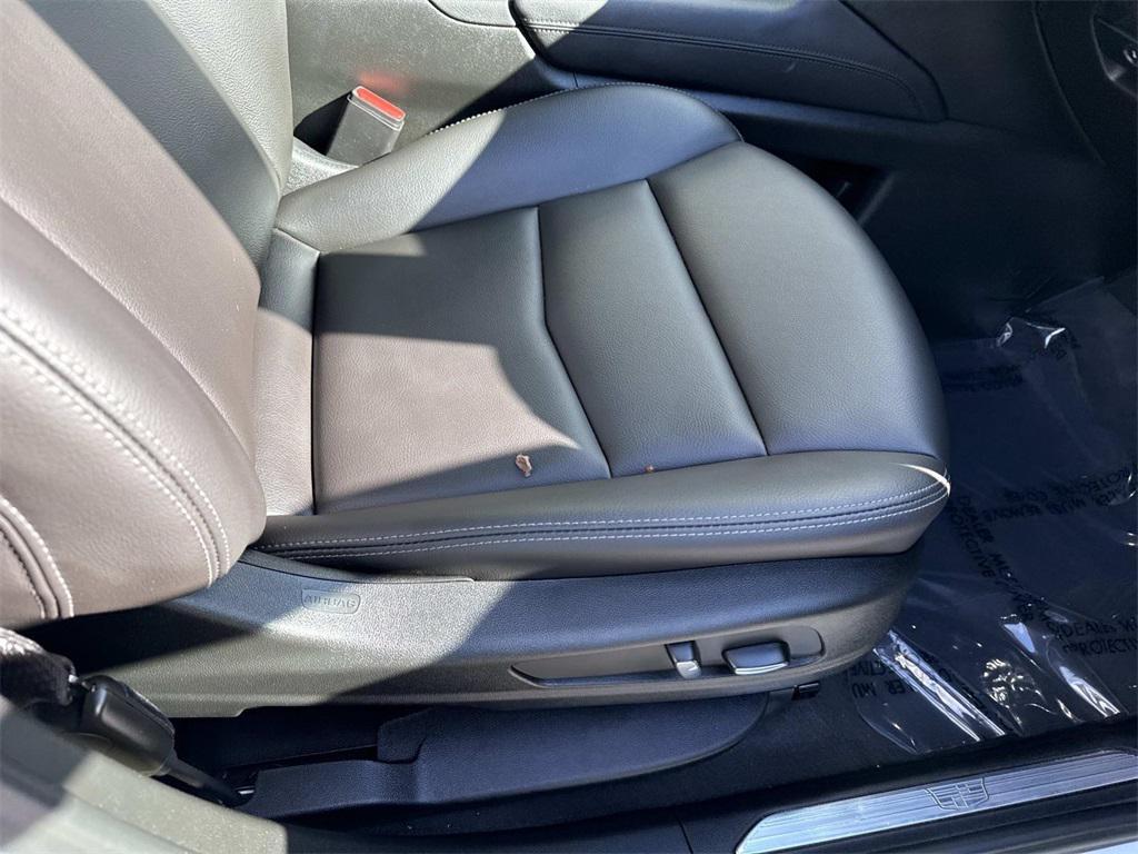 new 2025 Cadillac XT5 car, priced at $46,915