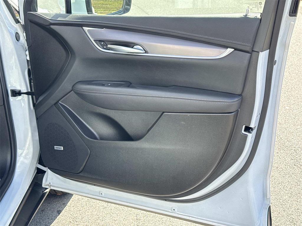 new 2025 Cadillac XT5 car, priced at $46,915