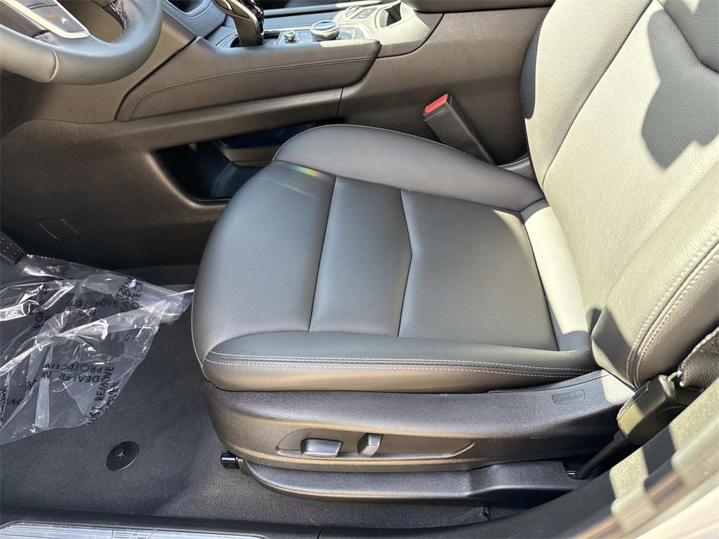 new 2025 Cadillac XT5 car, priced at $46,915