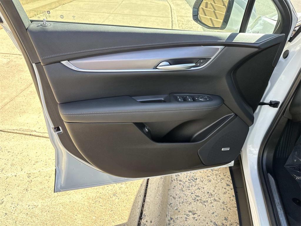 new 2025 Cadillac XT5 car, priced at $46,915