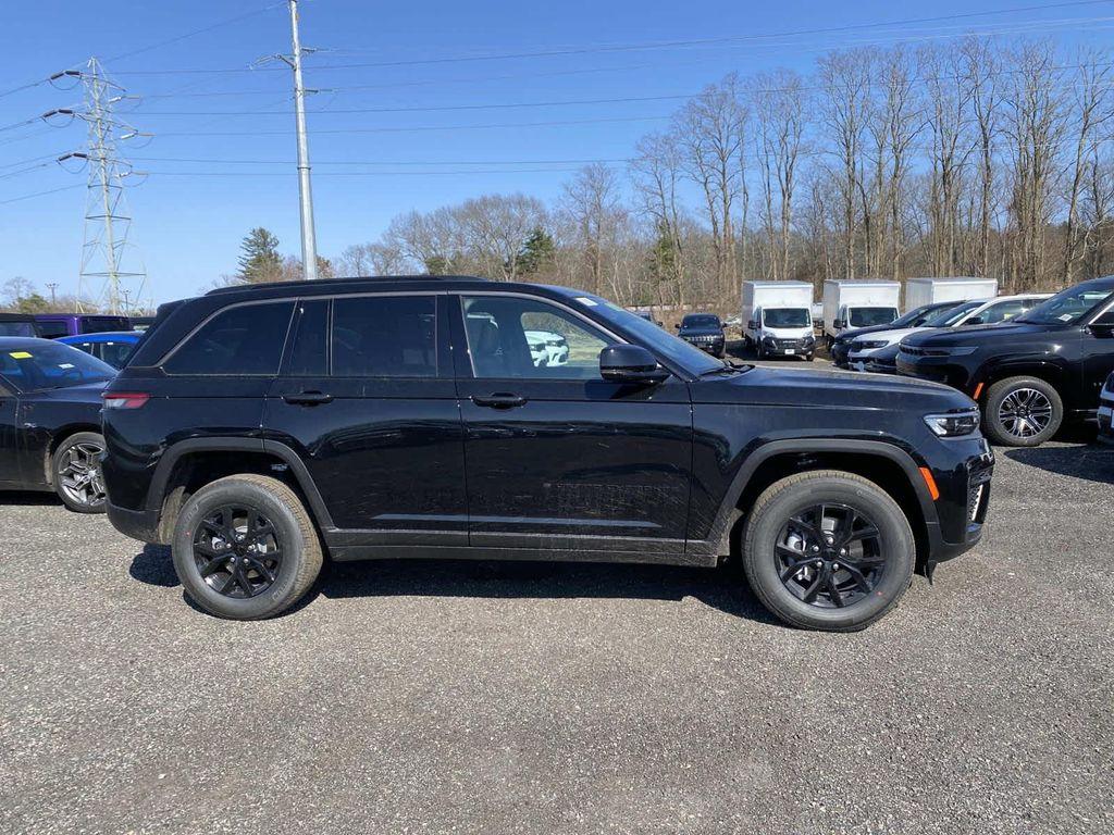 new 2026 Jeep Grand Cherokee car, priced at $49,170