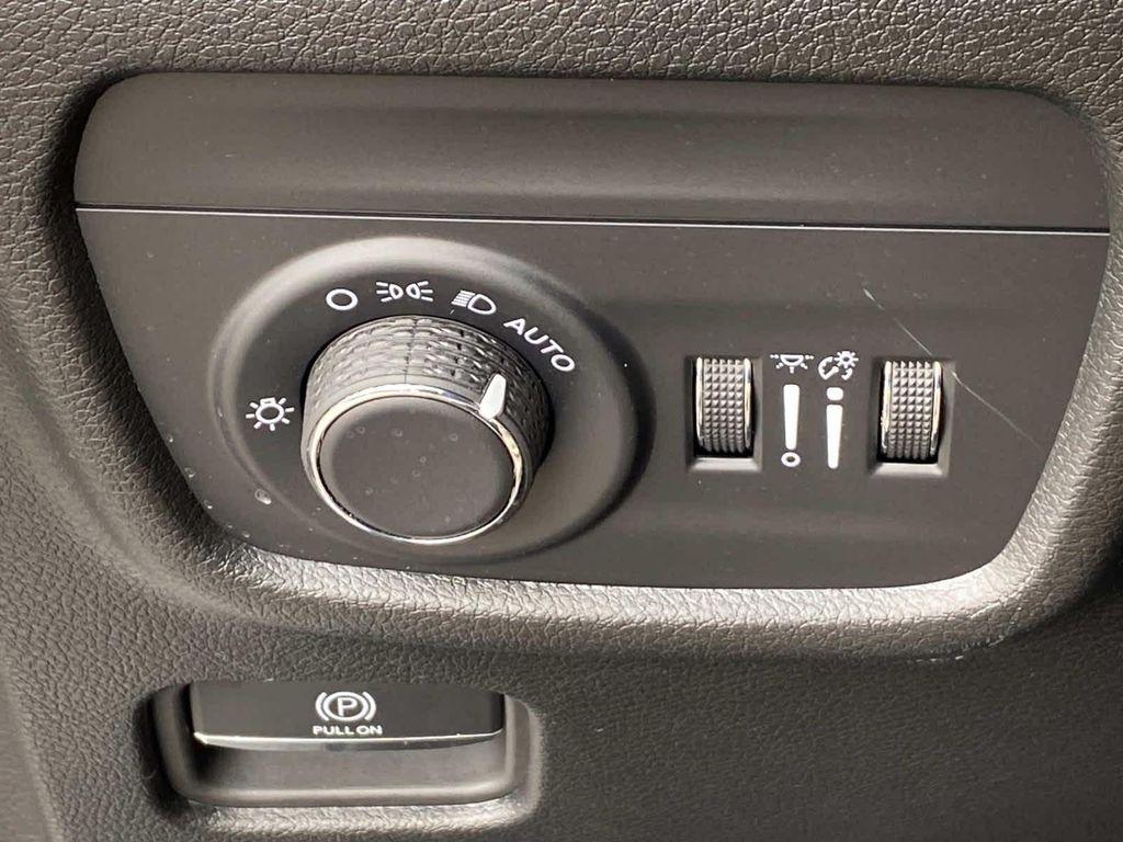 used 2025 Jeep Grand Cherokee car, priced at $35,132