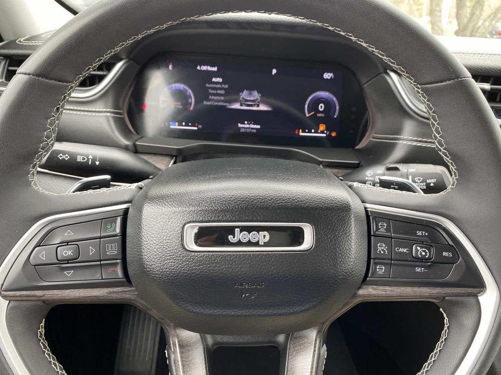 used 2023 Jeep Grand Cherokee car, priced at $33,290