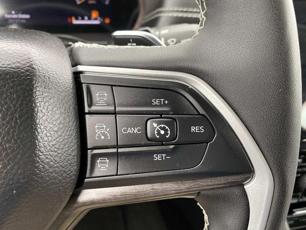 used 2023 Jeep Grand Cherokee car, priced at $33,290