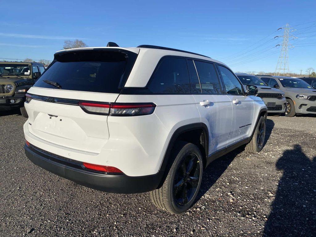 new 2025 Jeep Grand Cherokee car, priced at $47,780