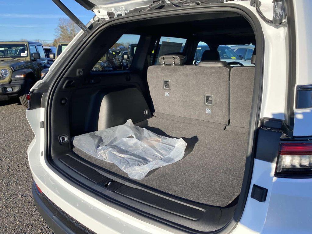 new 2025 Jeep Grand Cherokee car, priced at $47,780