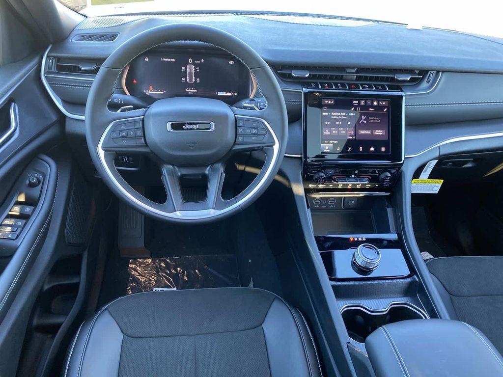 new 2025 Jeep Grand Cherokee car, priced at $47,780