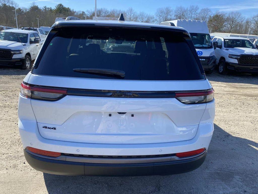 new 2026 Jeep Grand Cherokee car, priced at $48,575