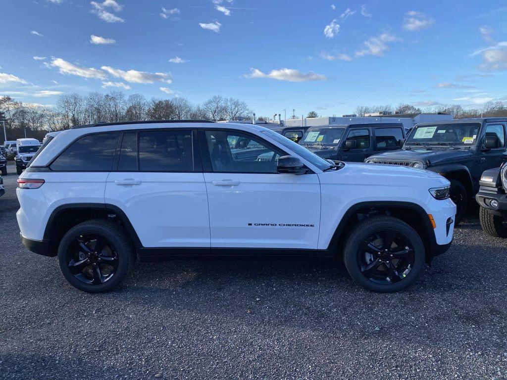 new 2025 Jeep Grand Cherokee car, priced at $47,780